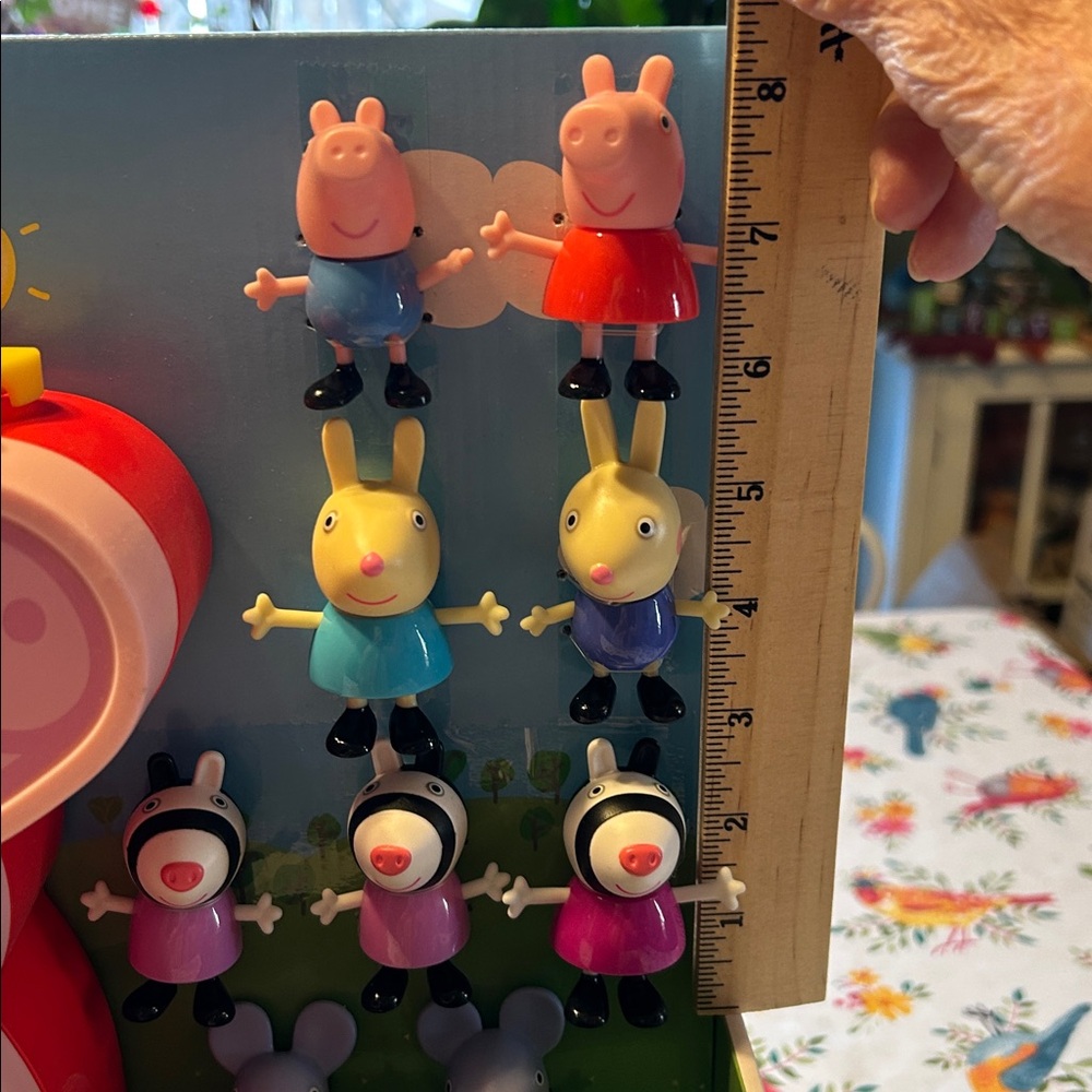 Peppa Pig Carry-Along Brothers and Sisters 9 Figures & Carrying Case New Ages 3+ - Picture 8 of 13